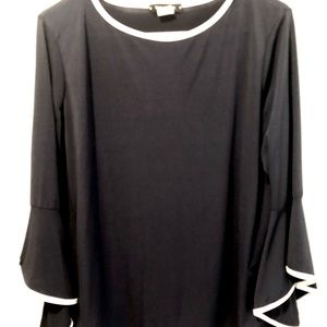 True navy and white trim large 3/4 sleeve top